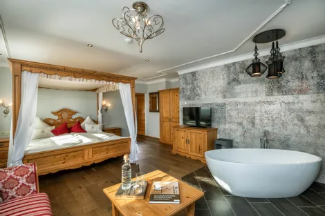 Free-standing bath Alpenglühen Suite