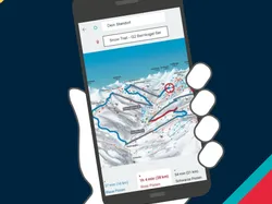 Smartphone mit interaktiver Skigebietskarte und Pisteninformationen in der Hand