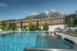 Liegen am Thermalpool