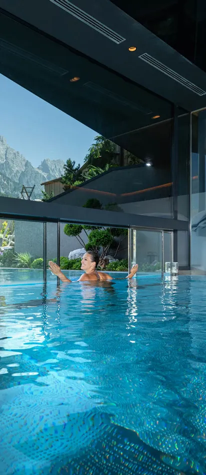 Thermalpool mit Thermalwasser im Resort Riederalm