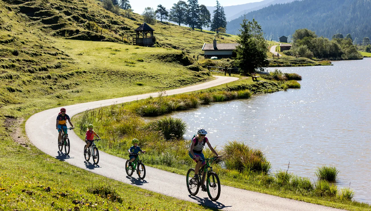 Family biking in Saalfelden