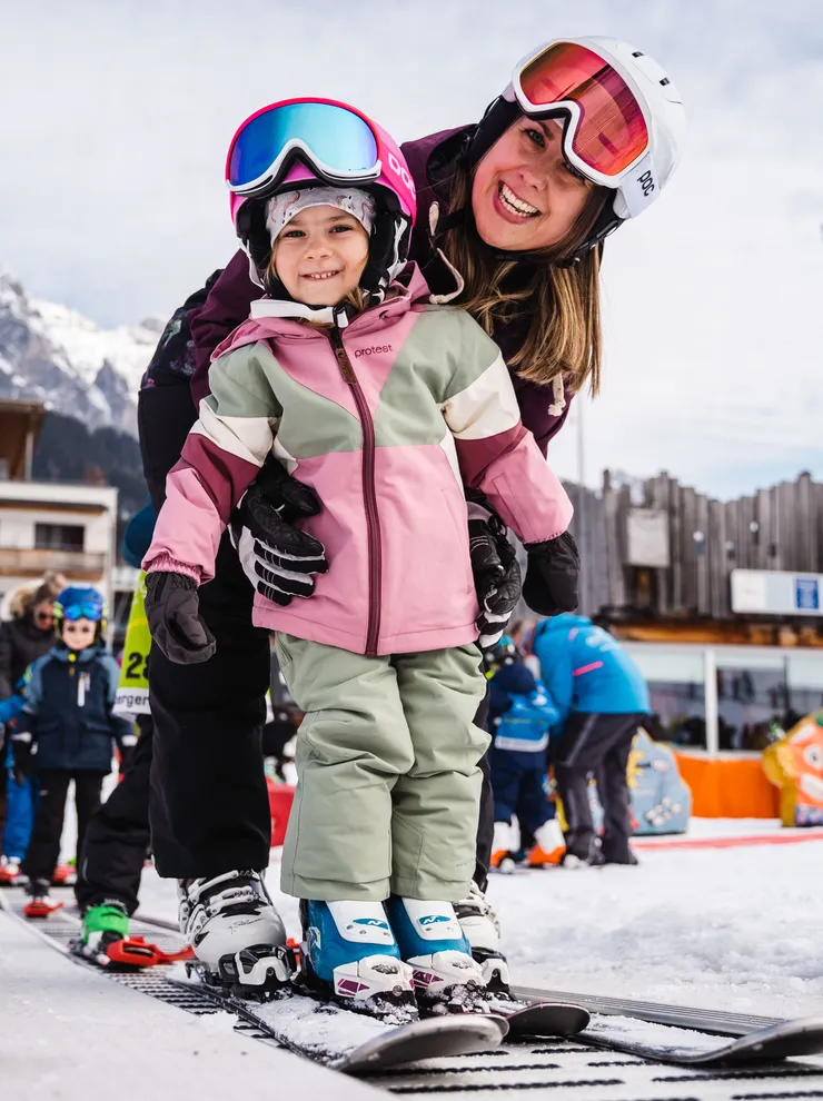 Skifahren im Kinderland in Saalbach