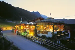 Almgartl garden in the Riederalm at night