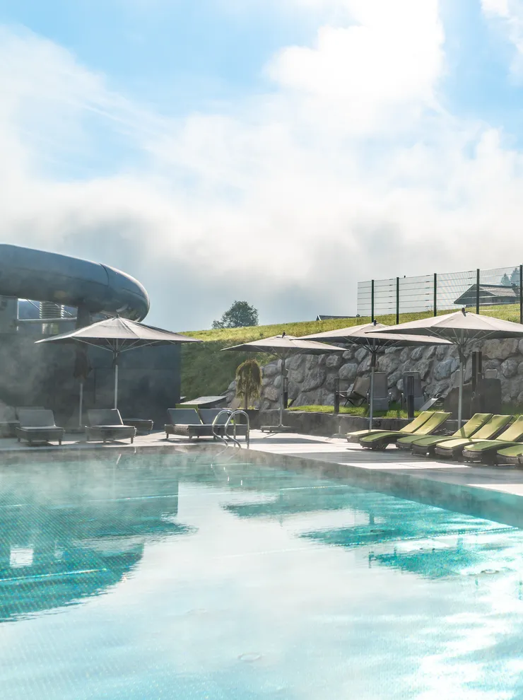 Familienpool im Sommer