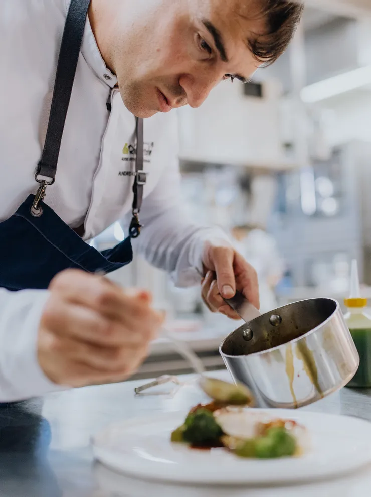 Gourmetkoch Andreas Herbst bei der Arbeit