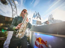 Live-Saxophon-Auftritt bei den White Pearl Mountain Days im Freien