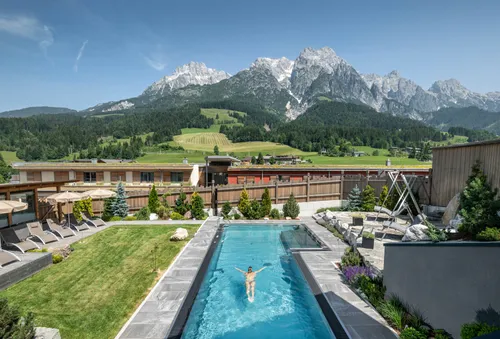 2019-06_thermalpool-sommer_model_thermalpool_aussen.jpg