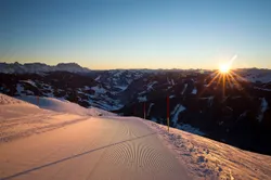Skiing with mountain panorama in Saalbach