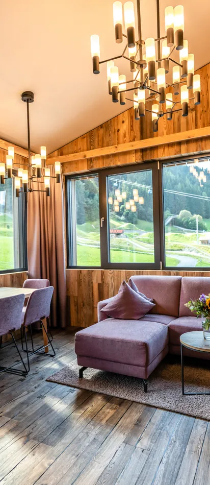 Wohnzimmer in der Deluxe Family Suite